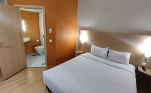 هتل رمیس تهران - اتاق 2 تخته (1 تخت 2 نفره)