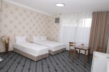 مهمانپذیر ترنج تهران - اتاق 3 تخته (1 تخت 2 نفره و 1 تخت 1 نفره)