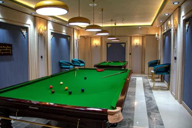 هتل چهارباغ اصفهان - میز بیلیارد