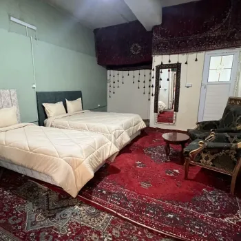 مهمانپذیر فونیکس شیراز - اتاق 3 تخته (1 تخت 2 نفره 1 تخت 1 نفره)