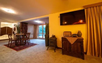 اقامتگاه سنتی عمارت 85 تهران - نمای اتاق