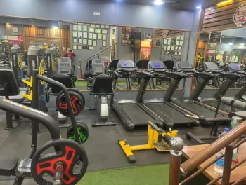 مهمانپذیر نیکان مهر تهران - سالن ورزشی