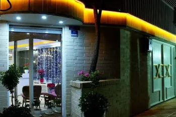 مهمانپذیر آرام تهران - نمای بیرونی