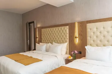 هتل نور حیات تهران - اتاق 3 تخته