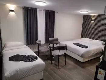 هتل یاس تهران - اتاق 3 تخته (1 تخت 2 نفره و 1 تخت 1 نفره)