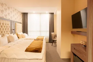 هتل نور حیات تهران - اتاق 3 تخته