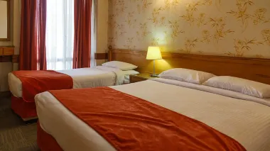 هتل البرز تهران - اتاق 3 تخته (1 تخت 2 نفره و 1 تخت 1 نفره)