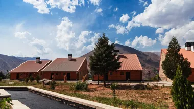 هتل ایرانگردی جهانگردی میگون تهران - نمای بیرونی