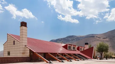 هتل ایرانگردی جهانگردی میگون تهران - نمای بیرونی