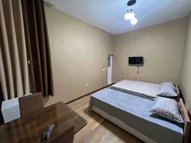 هتل ترن تهران - اتاق 3 تخته (1 تخت 2 نفره و 1 تخت 1 نفره)