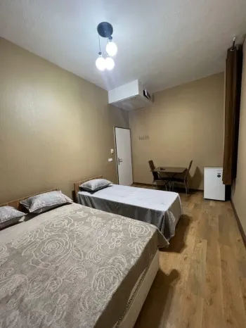 هتل ترن تهران - اتاق 3 تخته (1 تخت 2 نفره و 1 تخت 1 نفره)