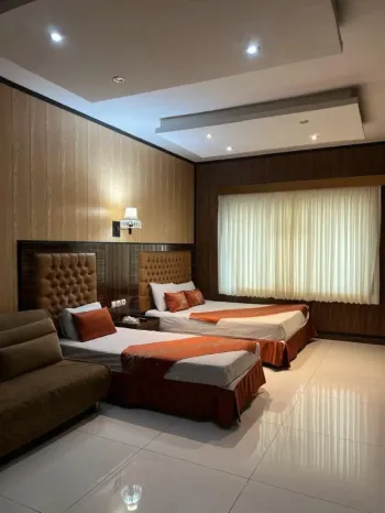 هتل حافظ تهران - اتاق 3 تخته (1 تخت 2 نفره و 1 تخت 1 نفره)