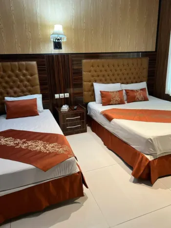 هتل حافظ تهران - اتاق 3 تخته (1 تخت 2 نفره و 1 تخت 1 نفره)