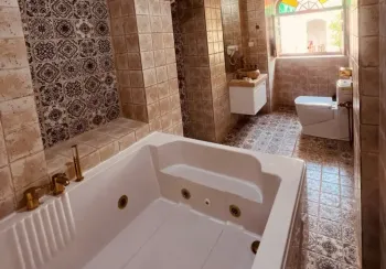 بوتیک هتل قیصریه شیراز - سرویس بهداشتی و حمام