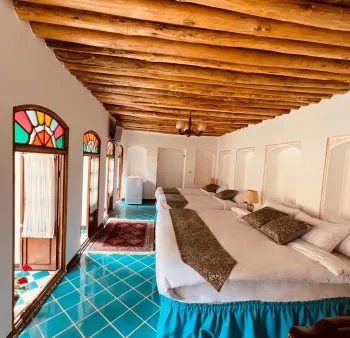 بوتیک هتل قیصریه شیراز - اتاق 4 تخته (1 تخت 2 نفره 2 تخت 1 نفره)