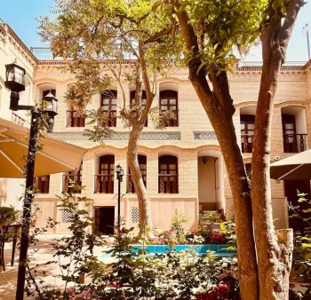 بوتیک هتل قیصریه شیراز - نمای محوطه
