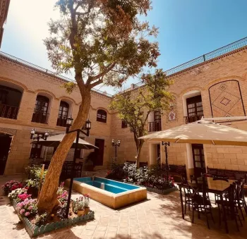 بوتیک هتل قیصریه شیراز - نمای محوطه