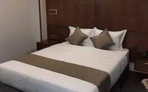 هتل ریتز تهران - اتاق 2 تخته (1 تخت 2 نفره)