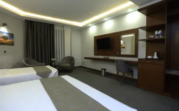 هتل ریتز تهران - اتاق 3 تخته (1 تخت 2 نفره و 1 تخت 1 نفره)