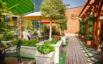 هتل سیمرغ تهران - نمای محوطه