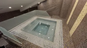 هتل سیمرغ تهران - جکوزی