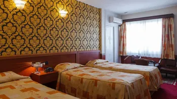 هتل شیراز تهران - اتاق 3 تخته (3 تخت 1 نفره)