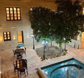 اقامتگاه سنتی روزبهان شیراز - نمای محوطه