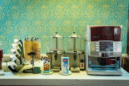 هتل هویزه تهران - کافی شاپ