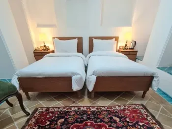 اقامتگاه سنتی سرای مهربانو پارس شیراز - اتاق 2 تخته (2 تخت 1 نفره)