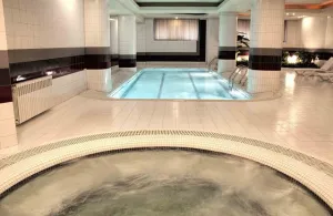 هتل آپارتمان سپهر تهران - استخر