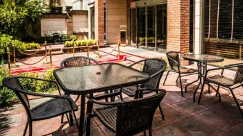 هتل آپارتمان طوبی تهران - نمای محوطه