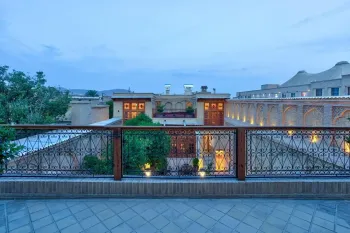 بوتیک هتل خانه زیبا شیراز - نمای محوطه