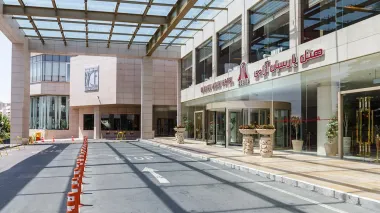 هتل پارسیان آزادی تهران - نمای بیرونی