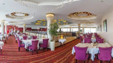 هتل پارسیان آزادی تهران - رستوران