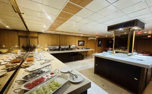 هتل آپارتمان ایده آل تهران - میز سلف صبحانه