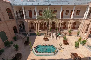 هتل بوتیک عمارت ملوکانه تهران - نمای محوطه