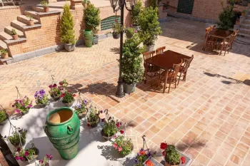 هتل بوتیک عمارت ملوکانه تهران - نمای محوطه