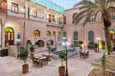 هتل بوتیک عمارت ملوکانه تهران - نمای محوطه