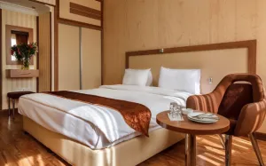 هتل پامچال تهران - اتاق 2 تخته (1 تخت 2 نفره)