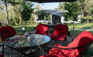 هتل بوتیک کچا رشت - نمای محوطه