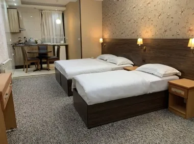 هتل آپارتمان لیماک تهران - اتاق 3 تخته (1 تخت 2 نفره و 1 تخت 1 نفره)