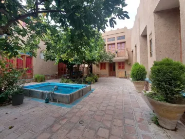 اقامتگاه بومگردی بازار اصفهان - نمای محوطه