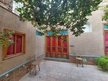 اقامتگاه بومگردی بازار اصفهان - نمای محوطه