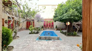 اقامتگاه بومگردی بازار اصفهان - نمای محوطه