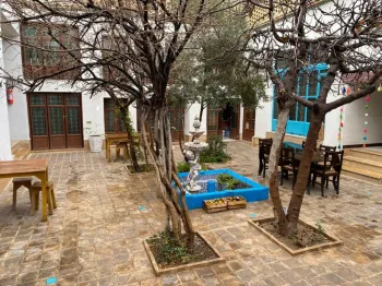 اقامتگاه بومگردی طاها اصفهان - نمای محوطه