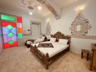اقامتگاه بومگردی ماهور اصفهان - اتاق 3 تخته (1 تخت 2 نفره 1 تخت 1 نقره)