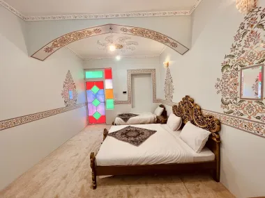 اقامتگاه بومگردی ماهور اصفهان - اتاق 3 تخته (1 تخت 2 نفره 1 تخت 1 نفره)