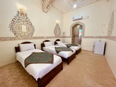 اقامتگاه بومگردی ماهور اصفهان - اتاق 3 تخته (3 تخت 1 نفره)