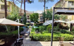 اقامتگاه بومگردی محتار اصفهان - نمای محوطه