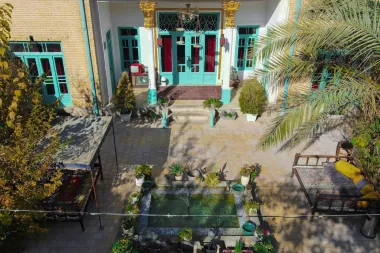 افامتگاه بومگردی هاتف اصفهان - نمای محوطه